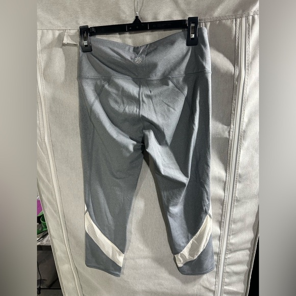 Athleta Women's Colorblock Mesh Salutation Capri Legging Cobblestone‎ Gray sz M - Picture 5 of 6